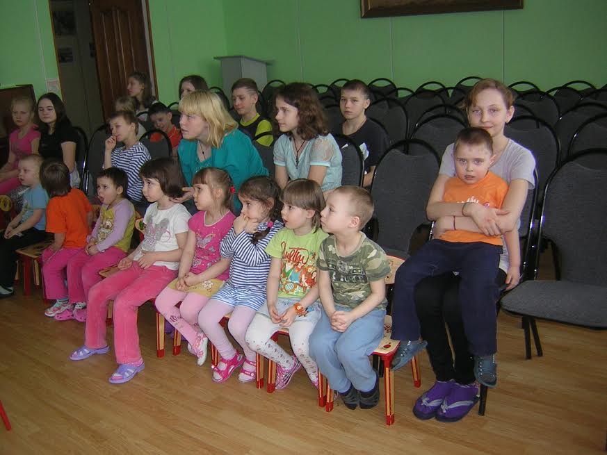 Община храма Казанской иконы Божией Матери посетила детский приют Надежда